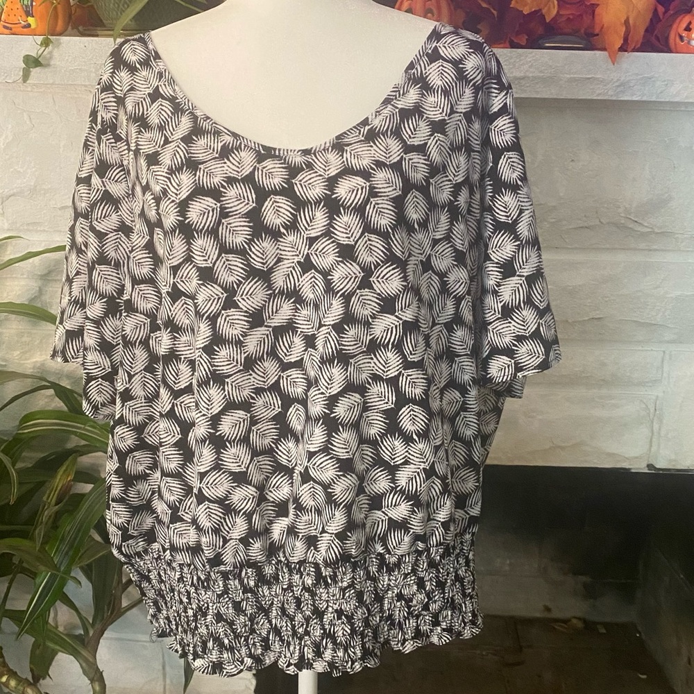 Michael kors 3x printed top with elastic bottom
